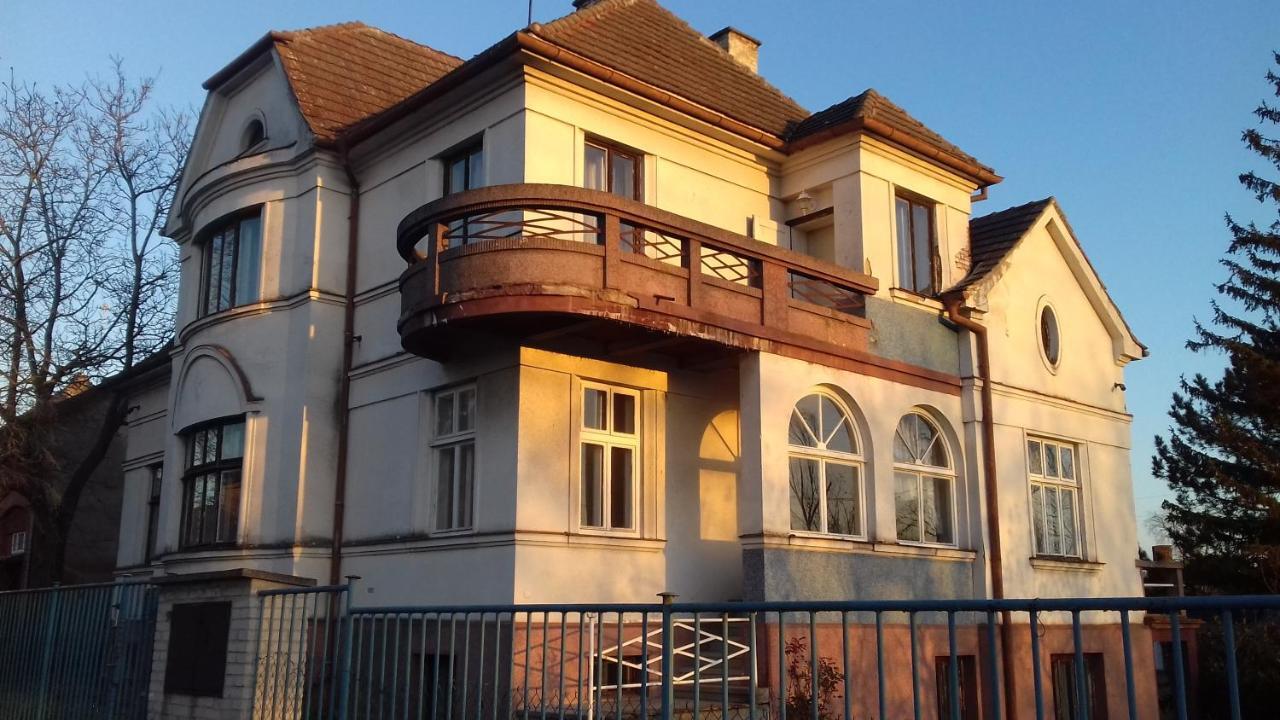 U Nas Ve Vile Pensionat Cejc Exteriör bild